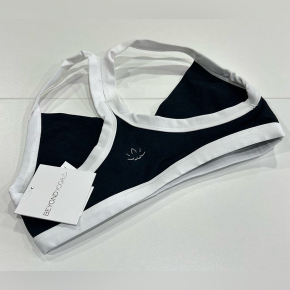 Beyond Yoga Women's Small Spacedye Outlines Bra Black White NWT Contrast Stripe - Picture 3 of 7